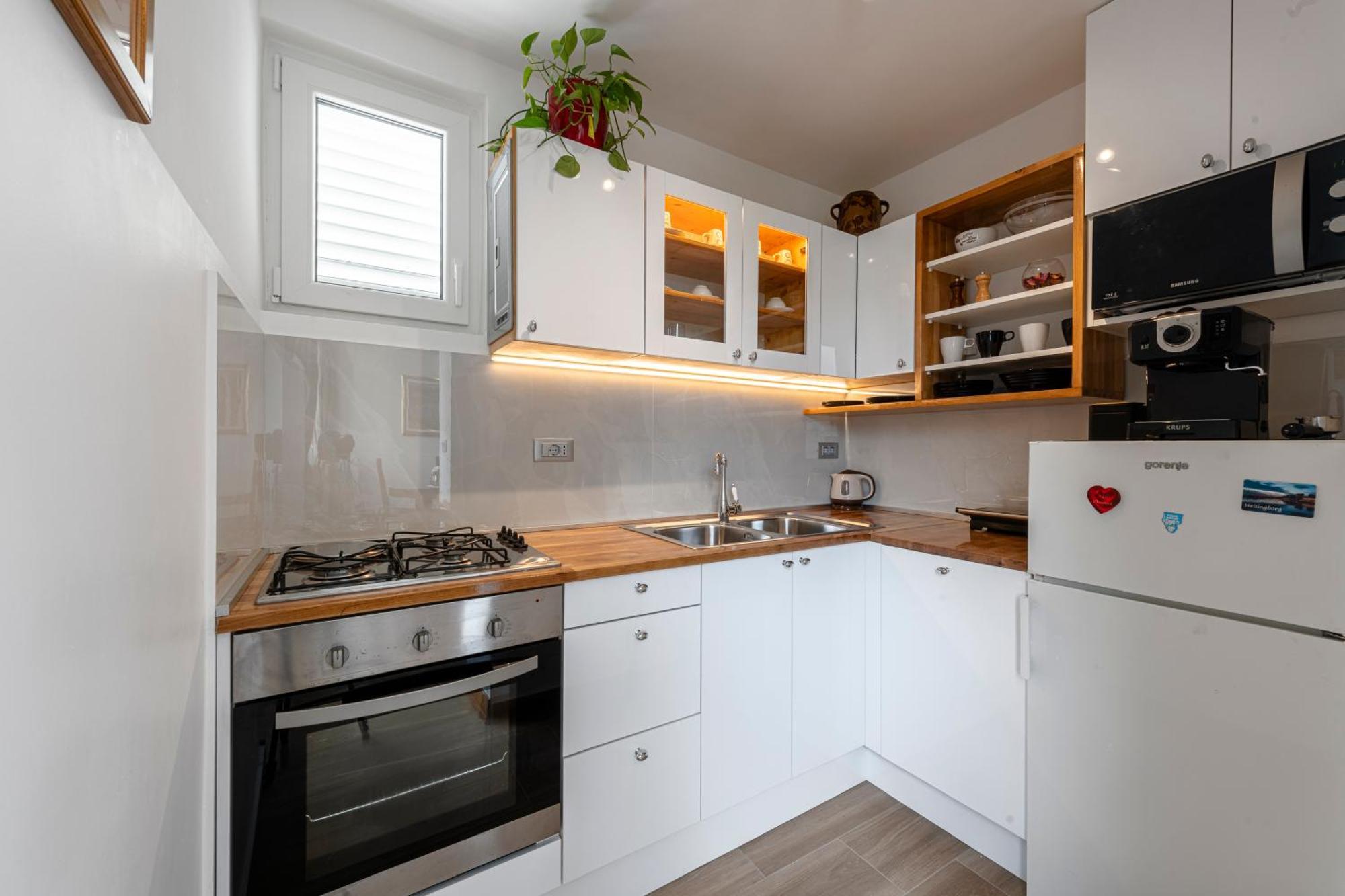 One , Sea View , Free Parking Apartment